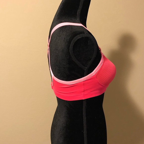 A Pop of Color! 32C VSX Padded Sports Bra - Picture 5 of 8